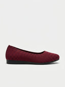 Red ribbed knit ballet flat, lightweight slip-on flat shoe with cushioned insole, size 6.
